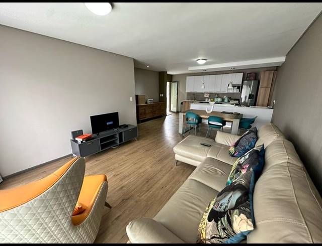 2 BEDROOM APARTMENT FOR SALE IN LYNNWOOD